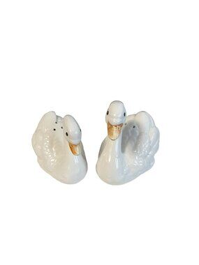 Vintage Swan Salt and Pepper Shakers FF Japan Taiwan White Ceramic 3 Inch Figuri